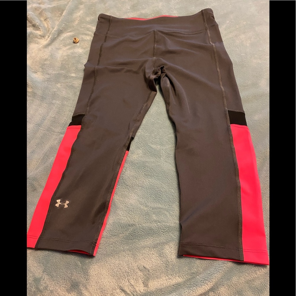 Under Armor Capris Medium BlAck and Pinkish color